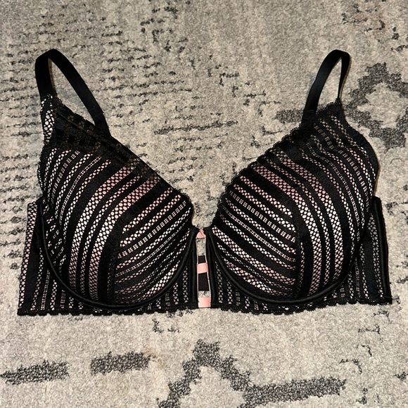 Victoria’s Secret lined plunge plongeant bra size 38DD - Picture 1 of 4